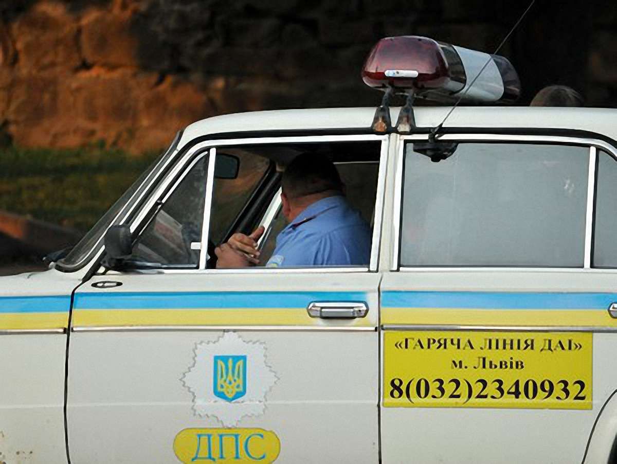 У Львові «беркутівці» рятували інспекторів ДАІ від циган