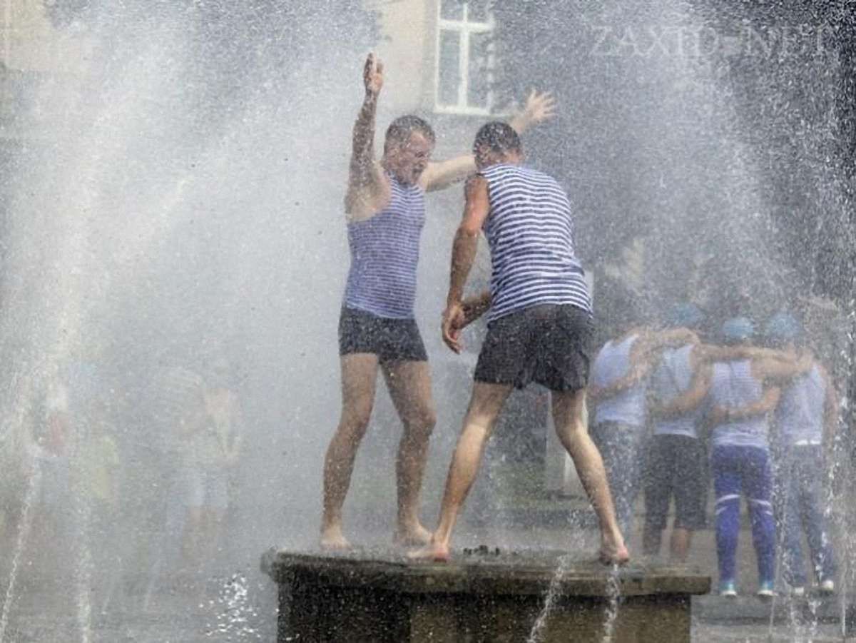 У Львові фонтан біля Опери відремонтують до середи
