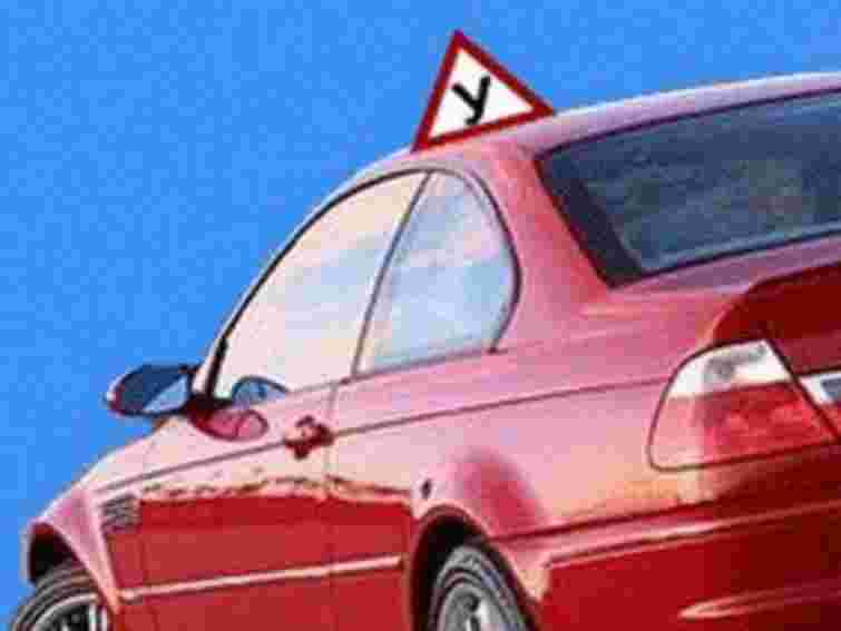 Азаров: Уряд підвищить вимоги до підготовки водіїв у автошколах