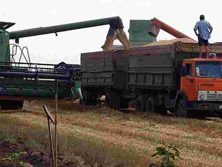 Україна намолотила майже 24,7 млн тонн зерна