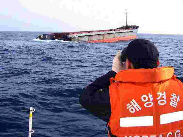 У Миколаєві затонув суховантаж зі залишками нафтопродуктів