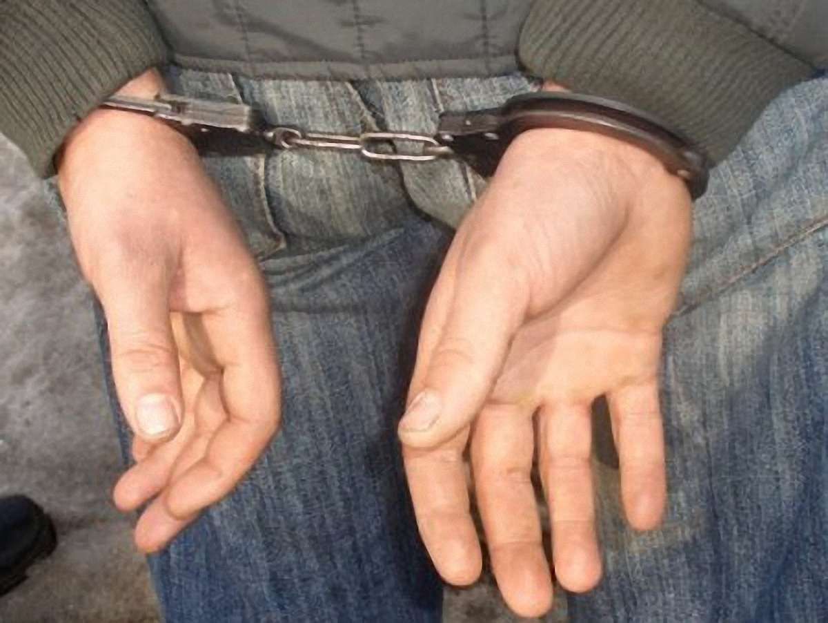 В офіс служби таксі у Львові увірвався озброєний чоловік