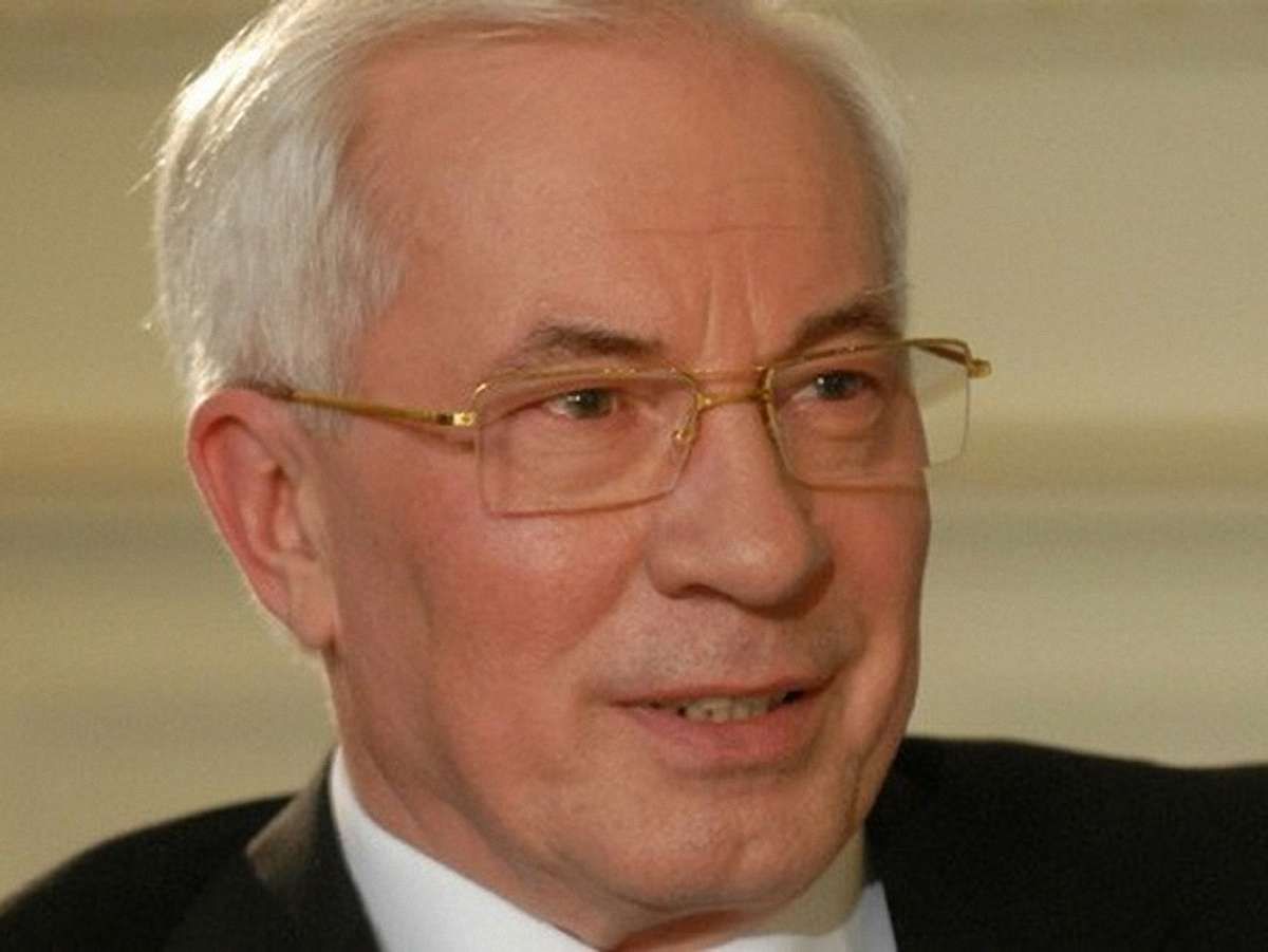 Азаров: Щоб не позбавляли медалей, країна має бути сильною
