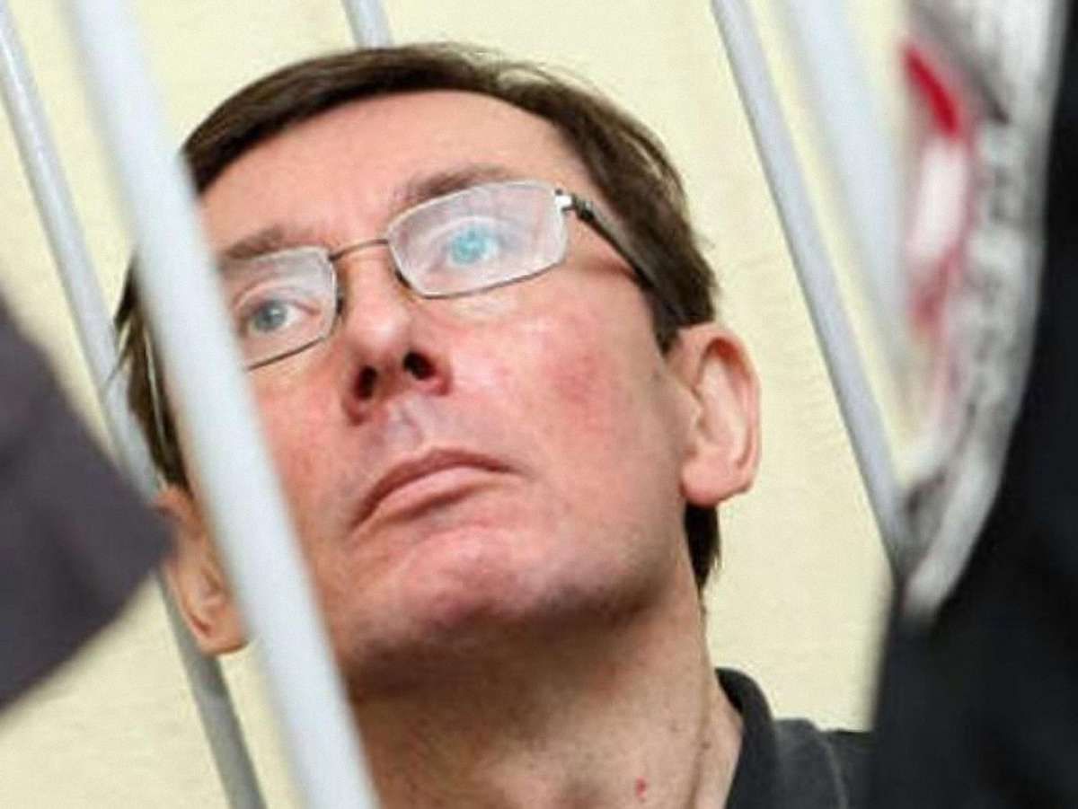 Луценко: У нас не демократія, а купа гною