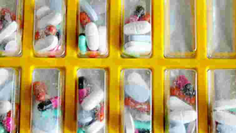 Антиретровірусні препарати в Україні подешевшали у 4-5 разів