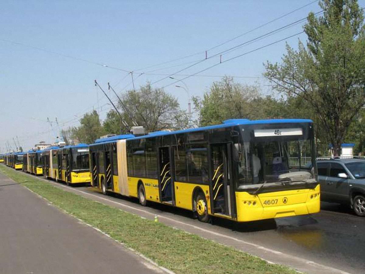 У Криму маршрутка в’їхала у тролейбус: 4 постраждалих