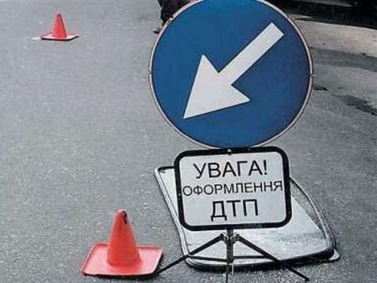 У Криму 75-річний буковинець за кермом в’їхав в автобус