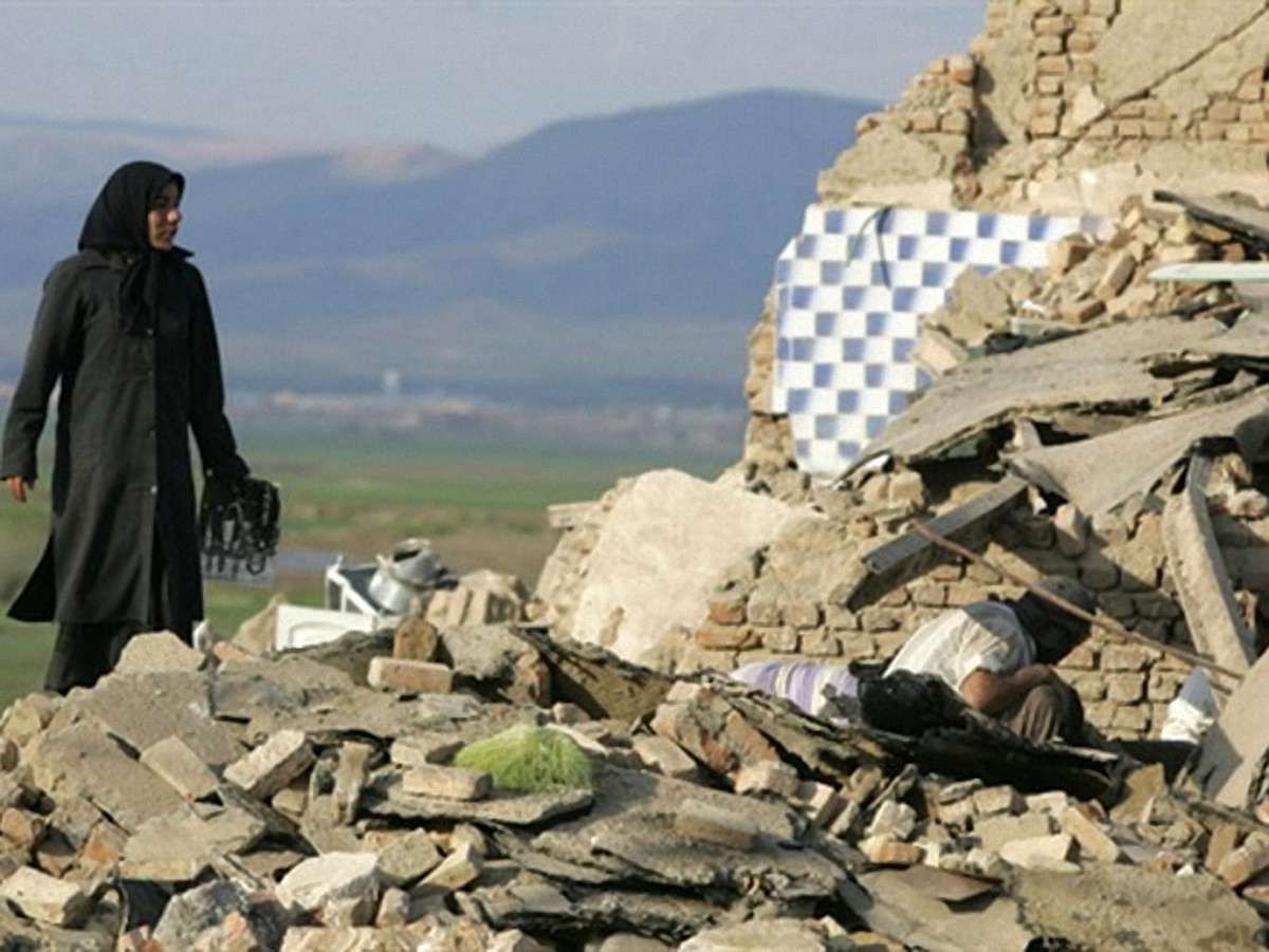 Кількість жертв землетрусу в Ірані зросла до 306 осіб