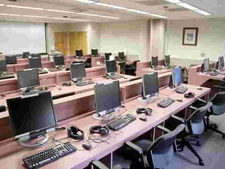 Освітяни жаліються на неякісні підручники і надмірні вимоги