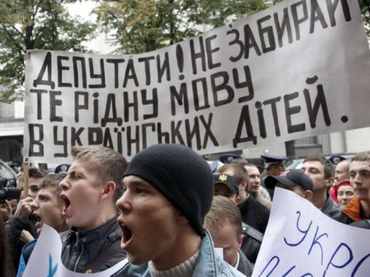 Вночі у Харкові невідомі напали на захисників української мови