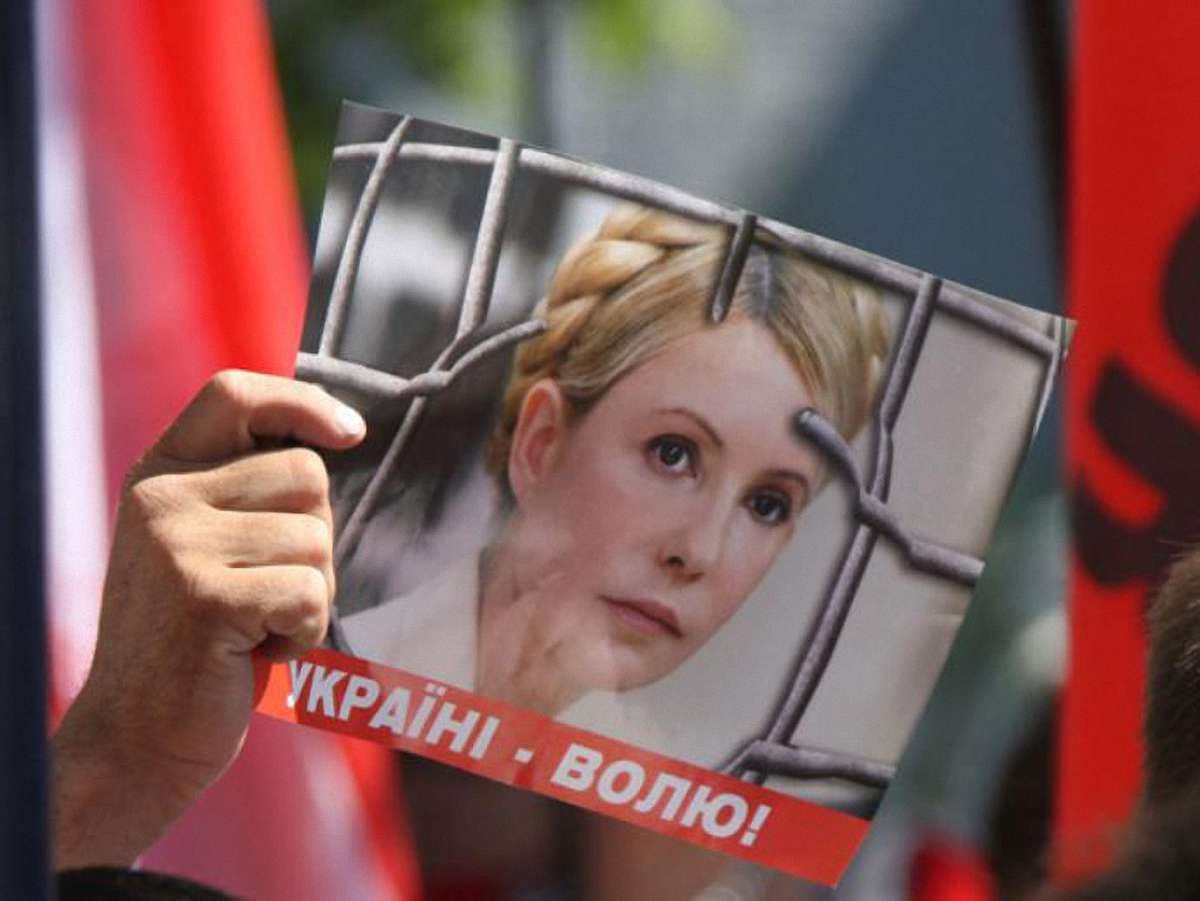 Прихильники Тимошенко мітингують біля Вищого спецсуду
