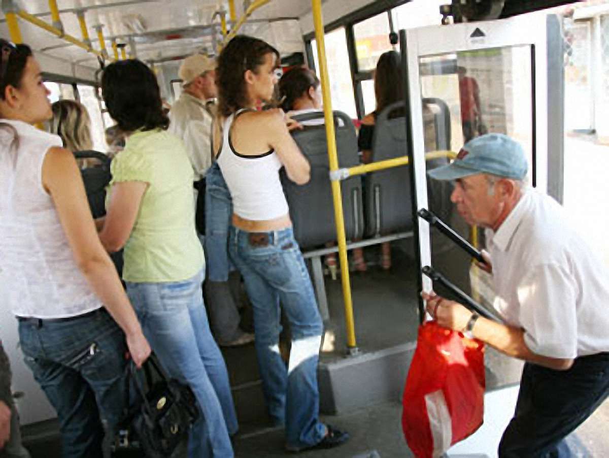 У Львові пасажирка травмувалась, впавши в маршрутці