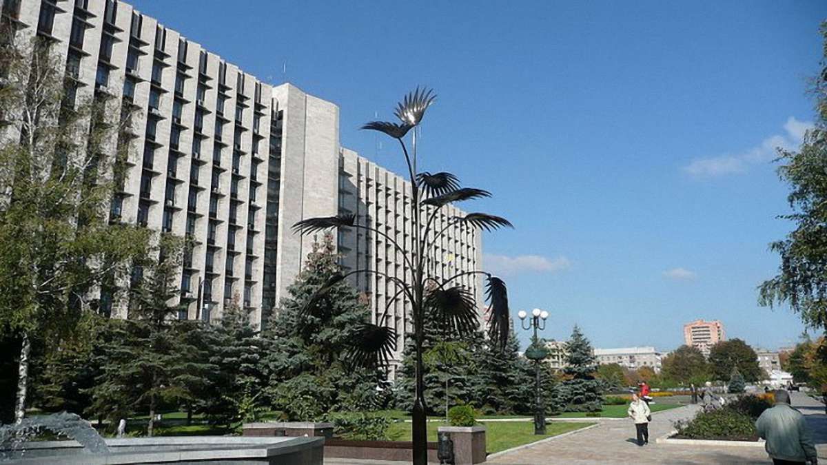 Російська отримала статус регіональної у Донецьку