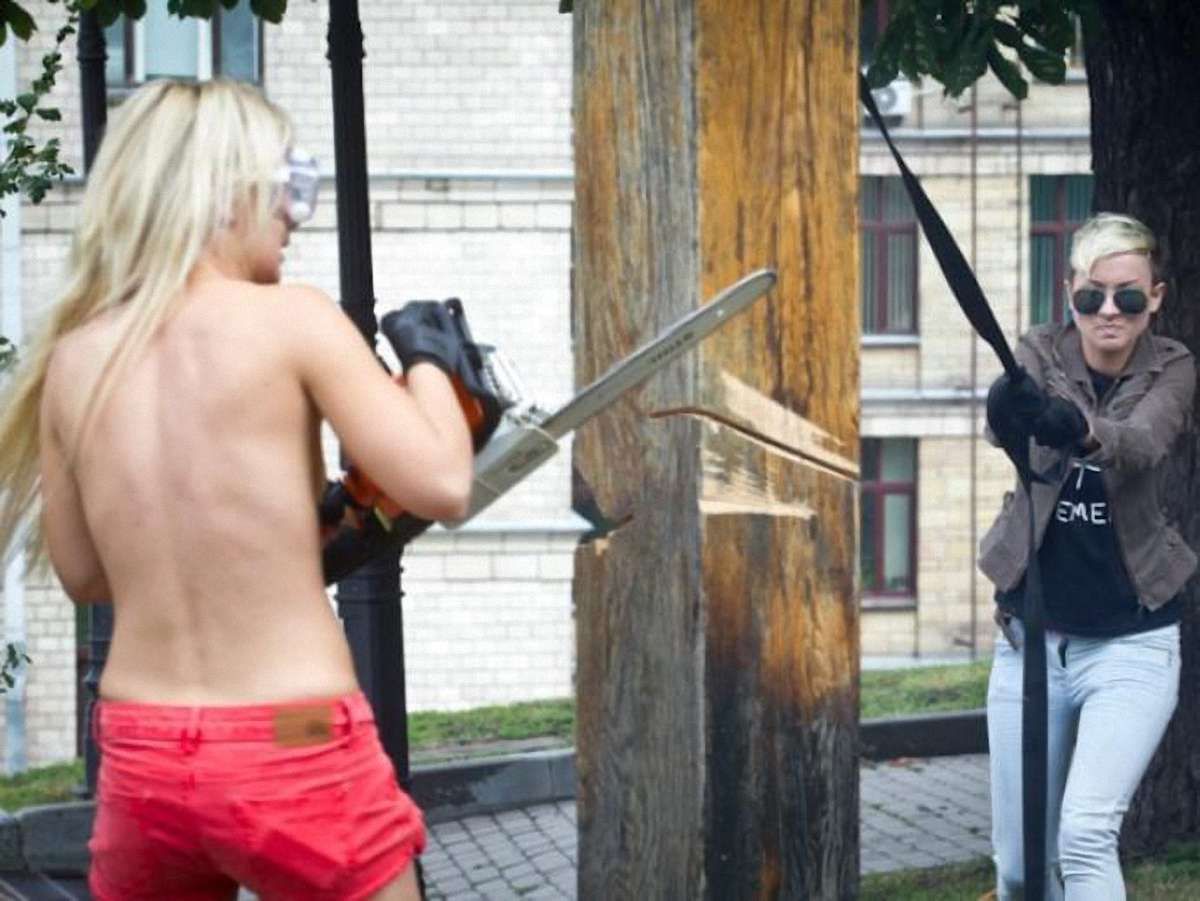 Через повалення хреста у Києві відкрито кримінальну справу 