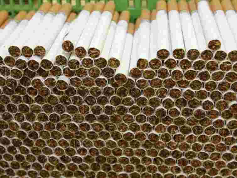 Луцькі прикордонники знайшли приховані біля річки цигарки