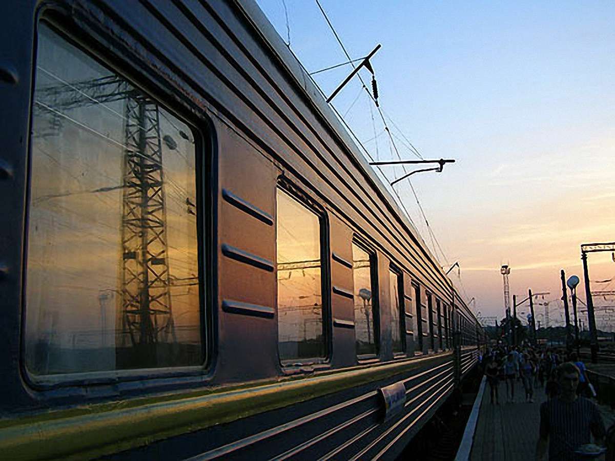 До Дня Незалежності дадуть 6 додаткових потягів до Криму