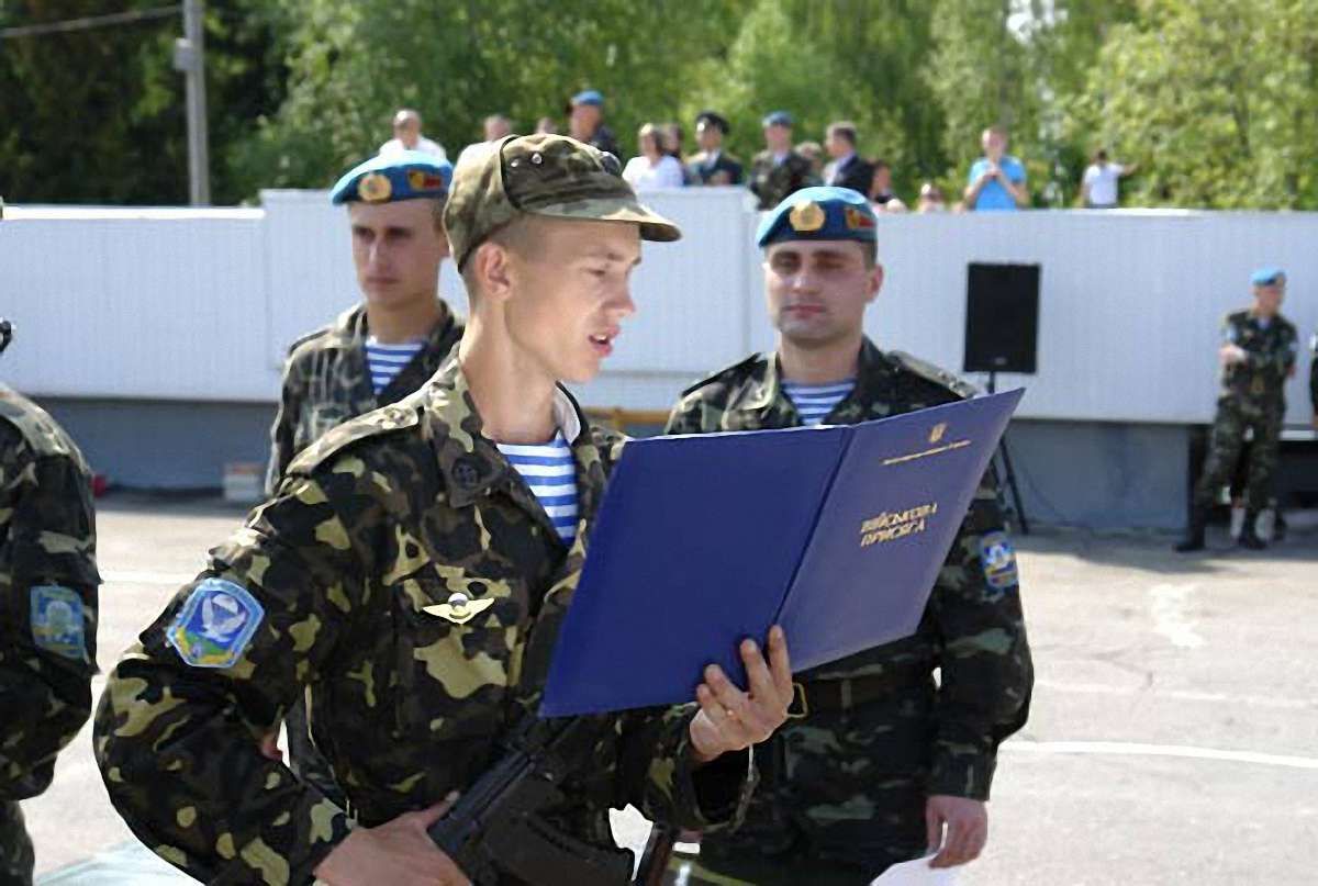 Через вибори новобранців до армії призиватимуть у два етапи