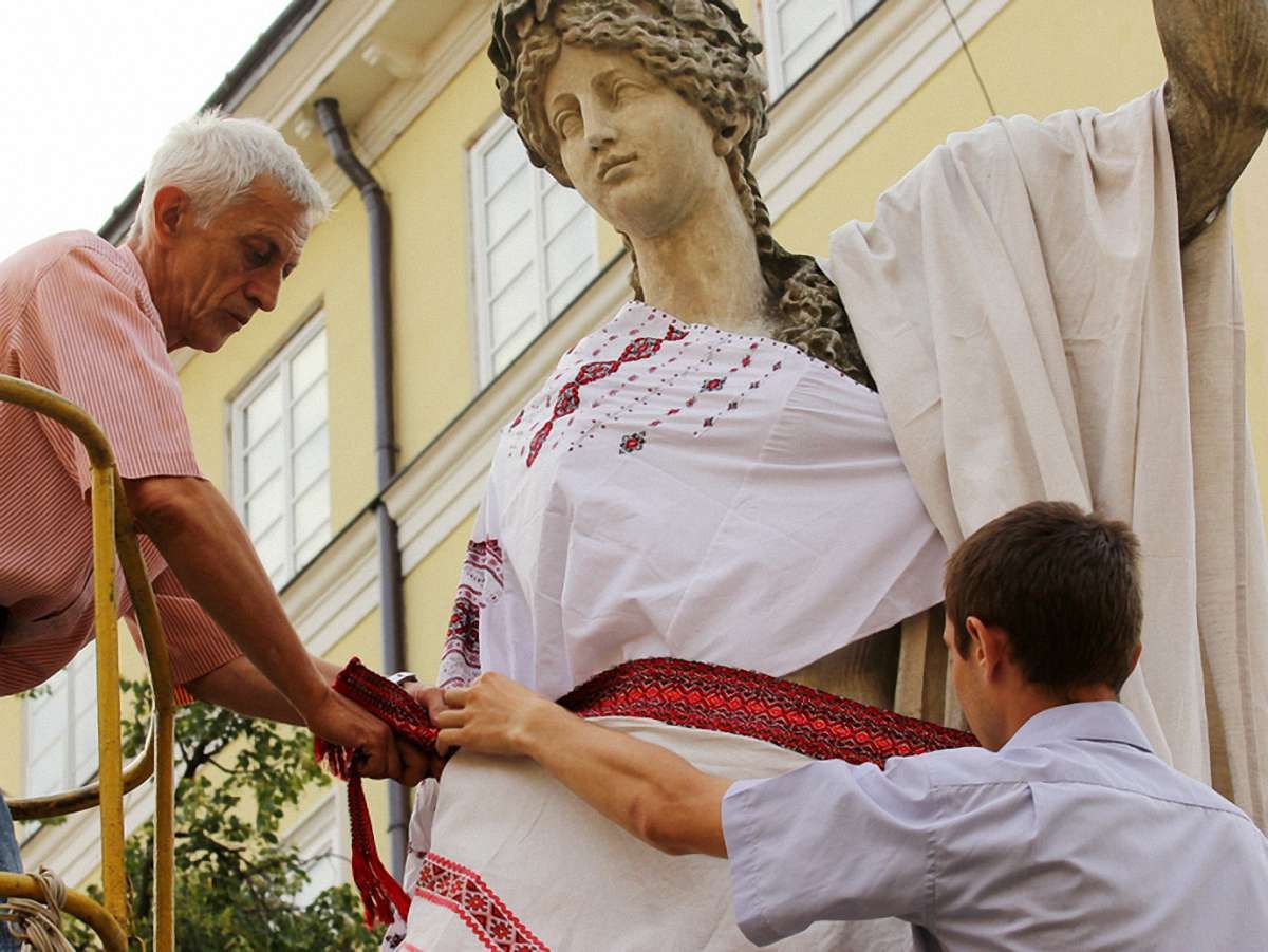 Як відзначають День вишиванки у Львові