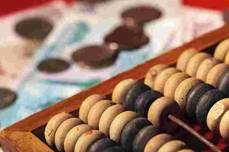 Українці проїдають половину своїх доходів,- експерт