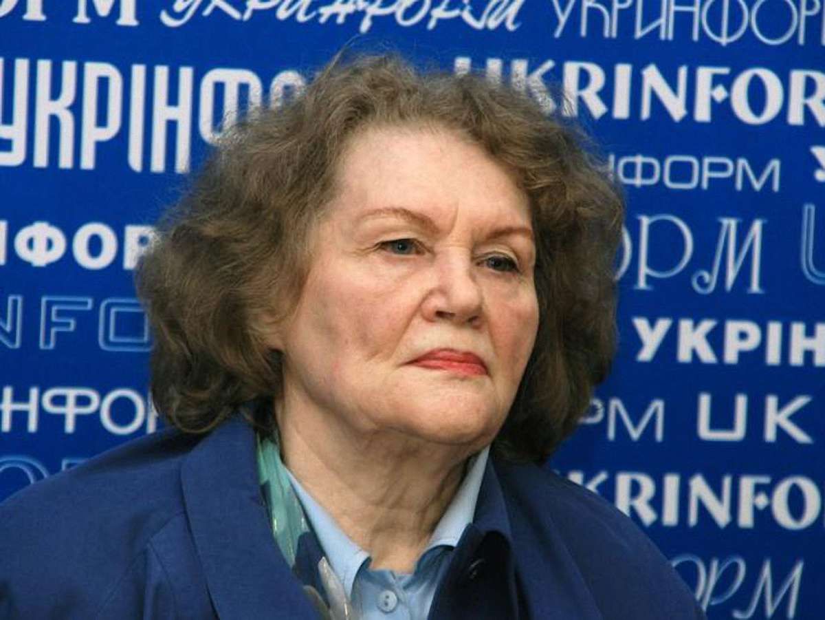 Костенко поставила мовний закон в ряд з Емським указом