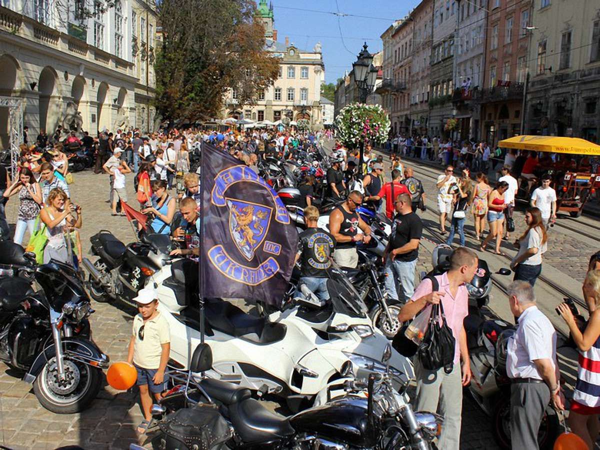 300 байкерів у Львові відзначили День Незалежності