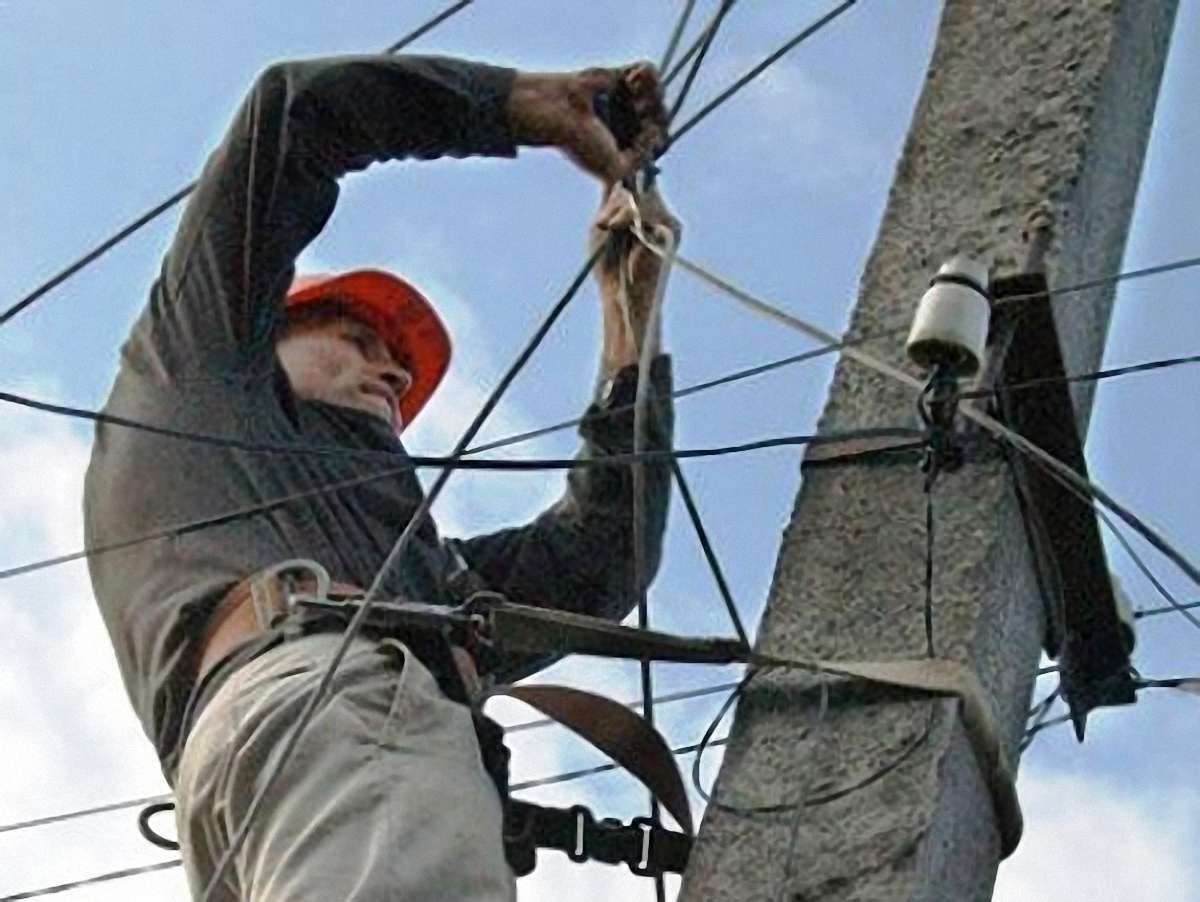 Негода залишила без світла 130 сіл на Західній Україні