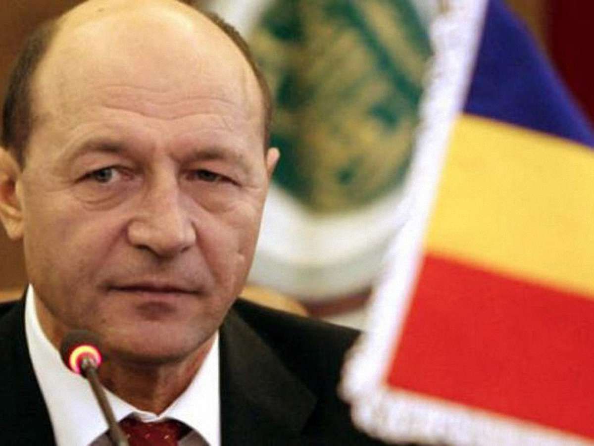 Бесеску повернувся у крісло президента Румунії