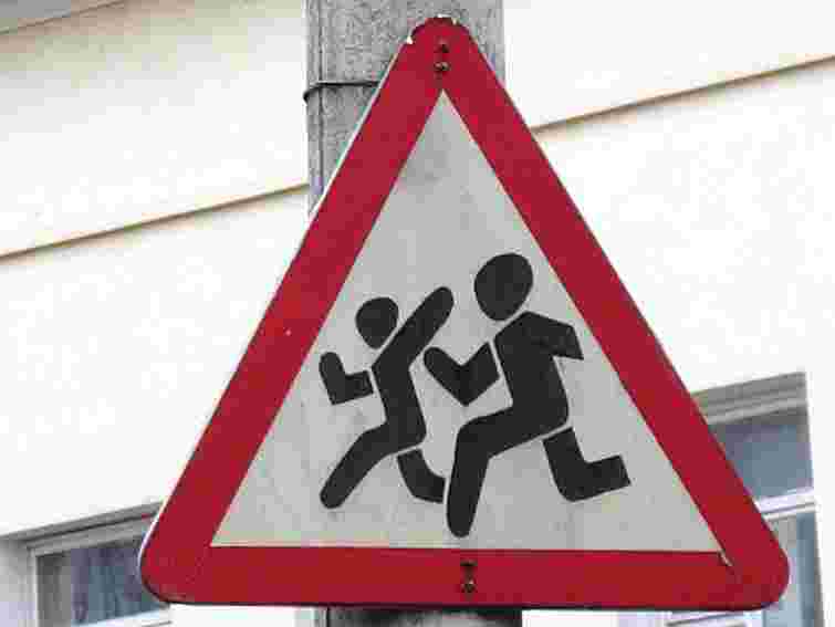 У Львові до 1 вересня біля шкіл наносять дорожню розмітку