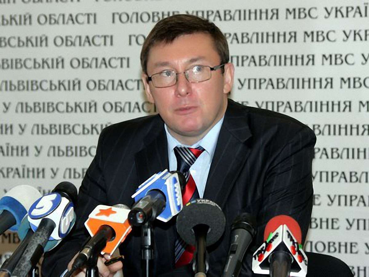 Почалася конфіскація майна Луценка: залишили картину і чайник