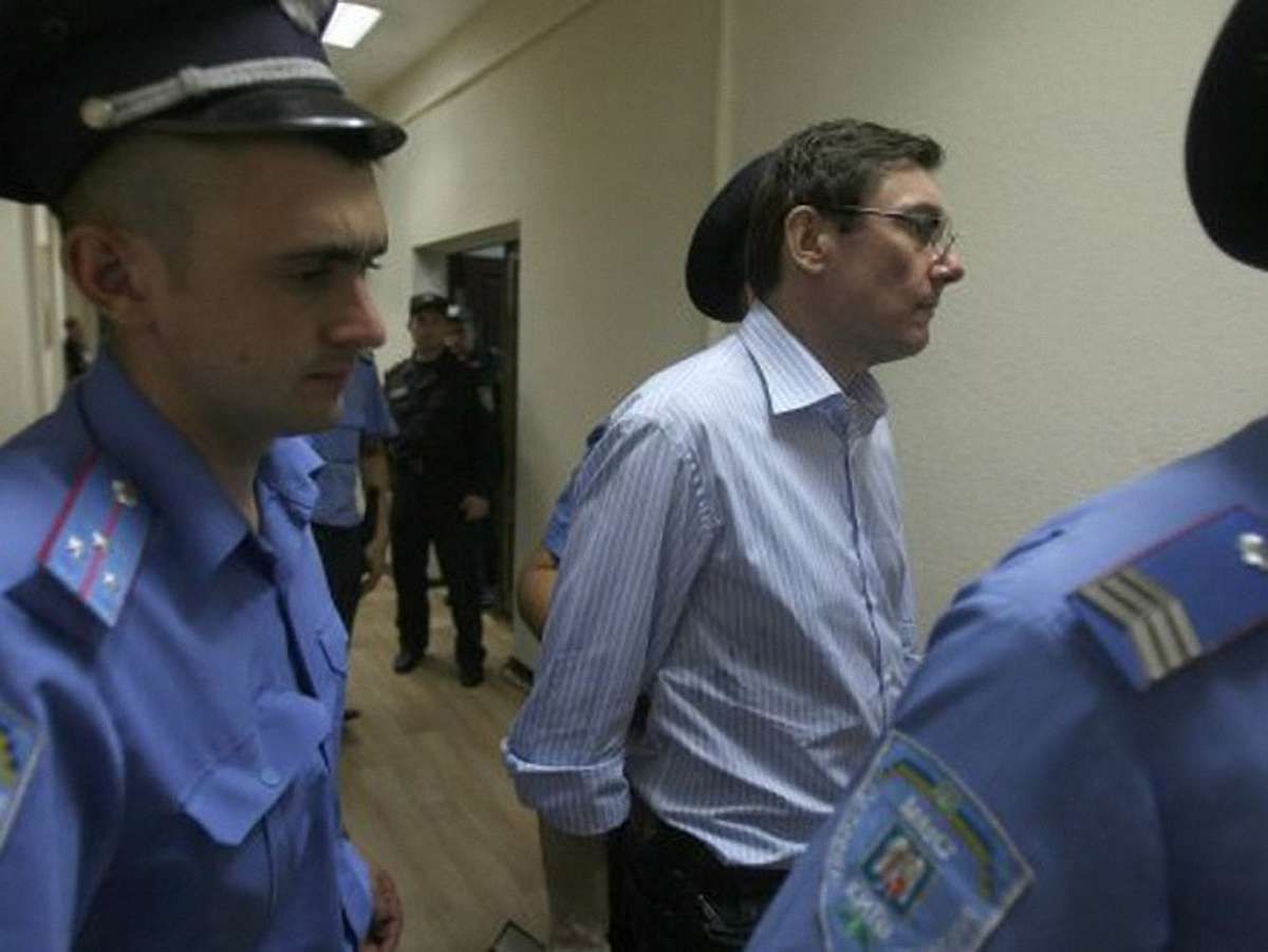 Луценка вивезли з Лук'янівського СІЗО