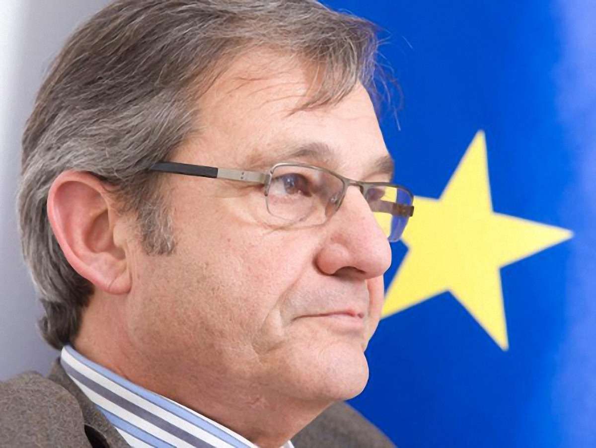 Тейшейра: Євроiнтеграцiю України призупинено