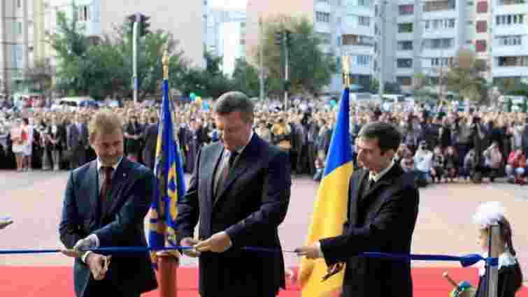 Януковичу на святі Першого дзвоника подякували за рекорд