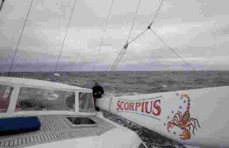 В Арктиці у льодовій пастці затиснуло яхту з українцями