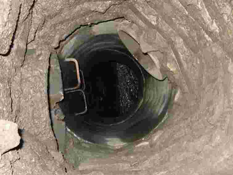 Львів'янка зламала ногу, впавши у відкритий колектор