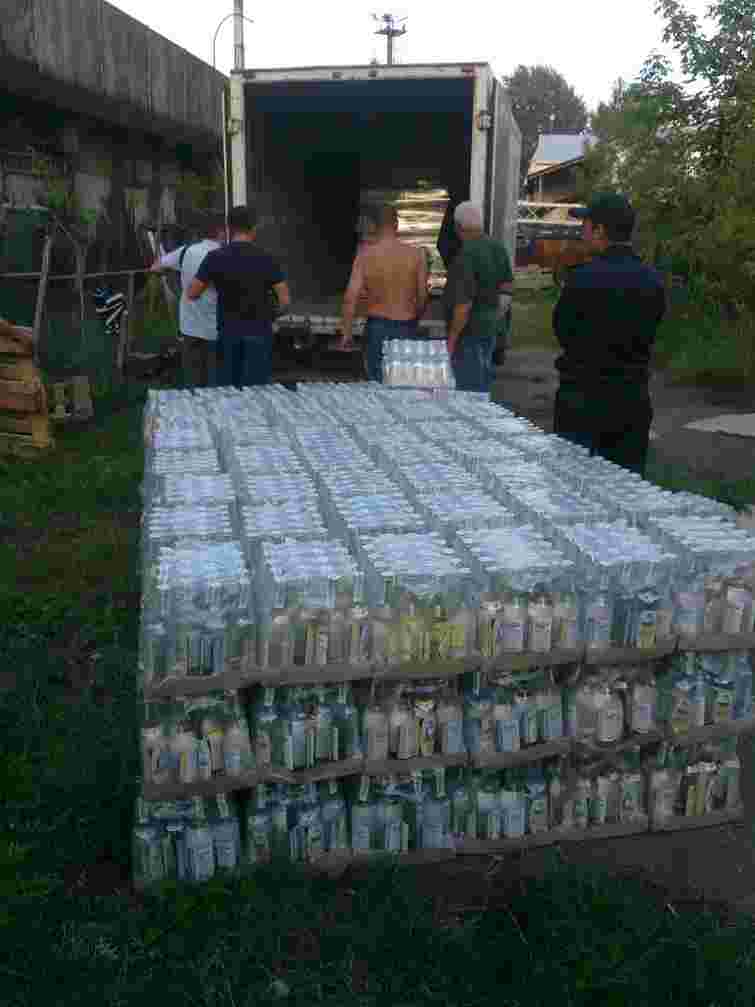 Львів’янин намагався продати 10 тис. пляшок горілки-фальсифікату