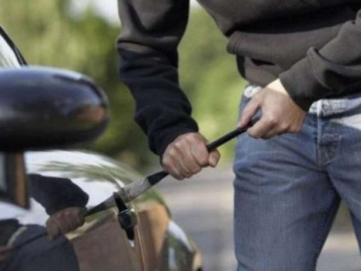 На вул. Тютюнників у Львові викрали автомобіль