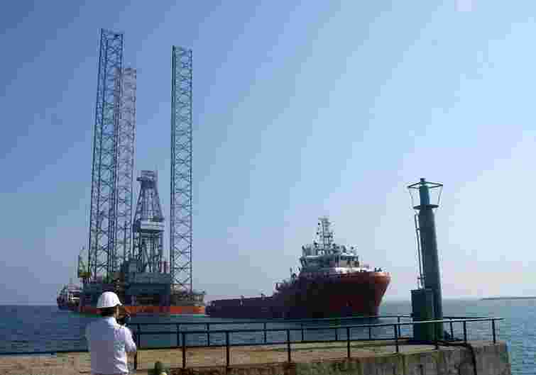 Янукович пообіцяв 5 нових бурових вишок для видобутку газу