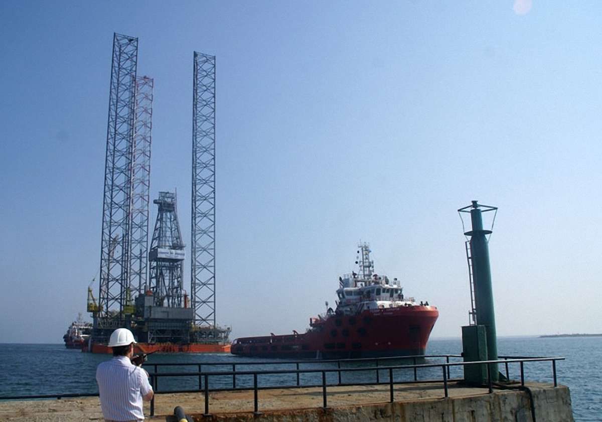 Янукович пообіцяв 5 нових бурових вишок для видобутку газу
