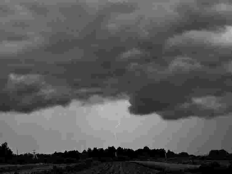 Сьогодні в Україні – грози та шквали