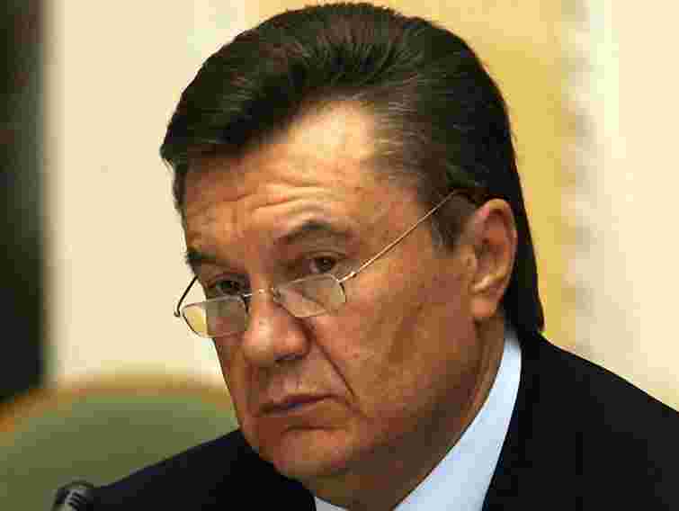 Янукович переклав проблему зарплат в конвертах на місцеву владу