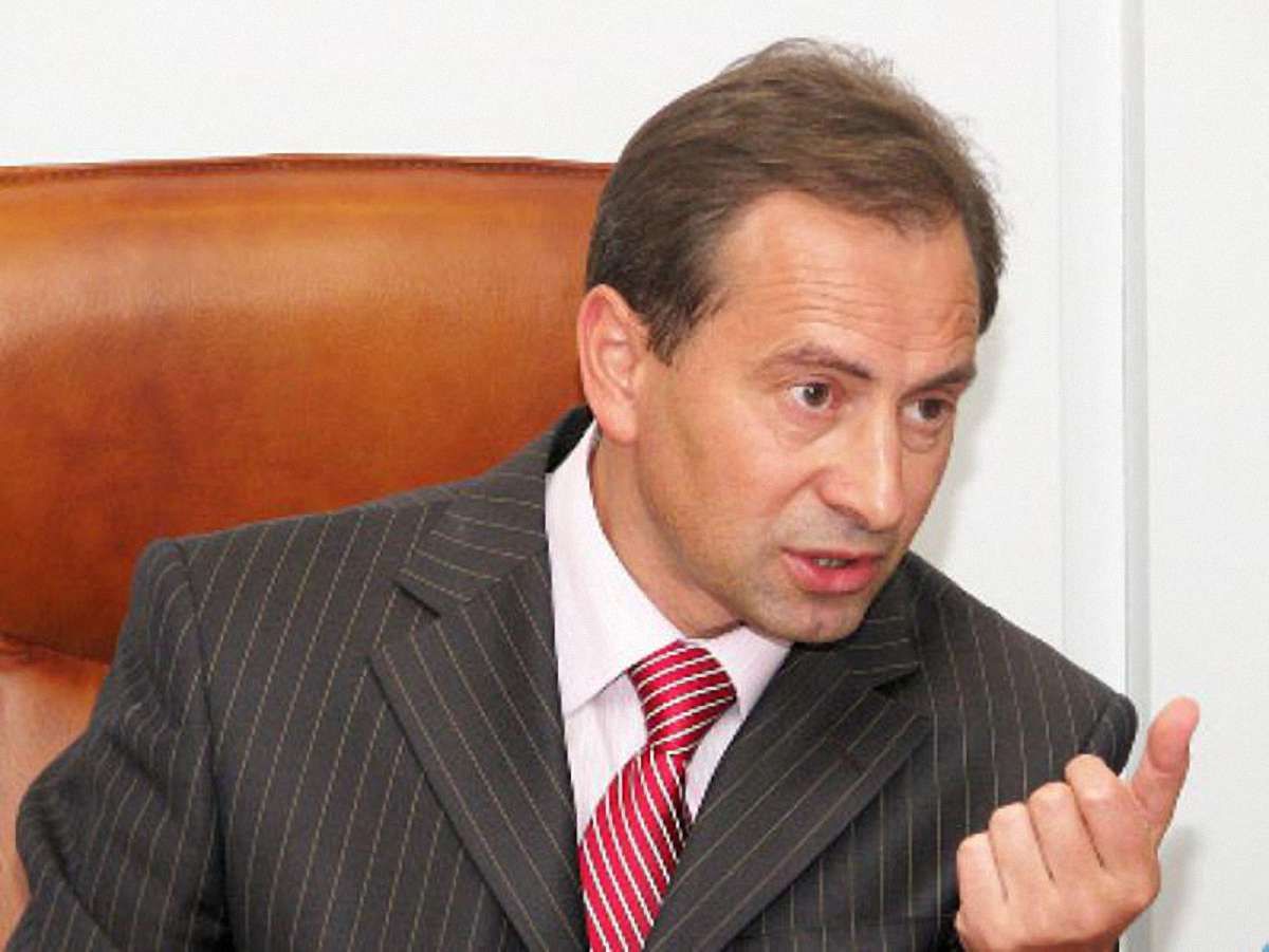 Томенко: Азаров має піти у відпустку і не використовувати адмінресурс