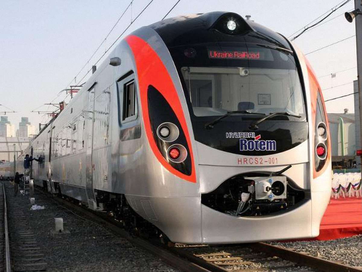 Укрзалізниця порахувала, скільки мають віддати пасажирам Hyundai