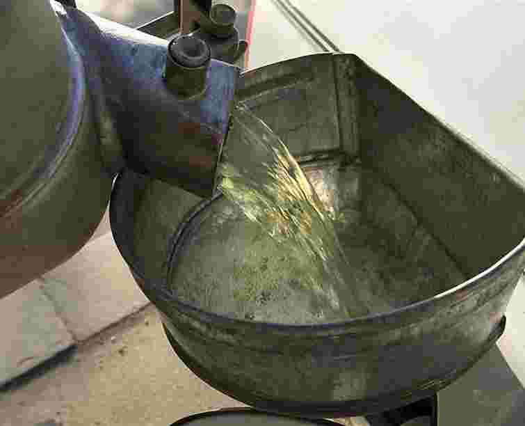 На Львівщині затримали чоловіка, який крав з автівок пальне