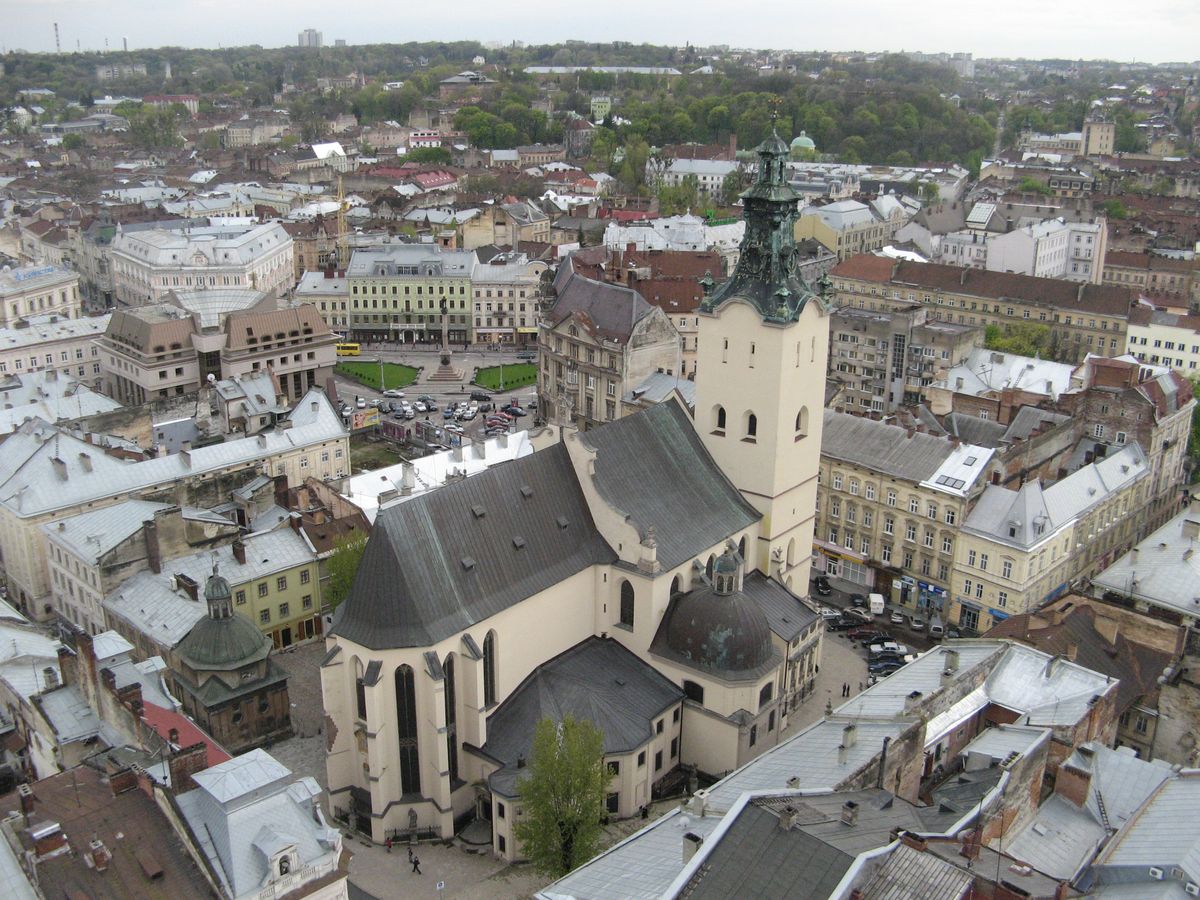 Папа Римський подарував Львівській катедрі золоту вервицю