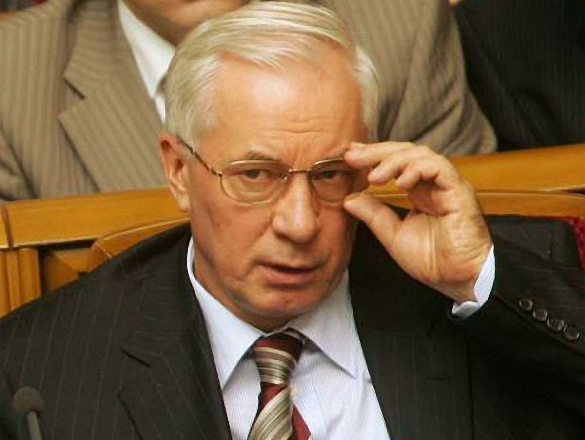 Азаров: За валютну паніку треба дати по руках банкам-спекулянтам