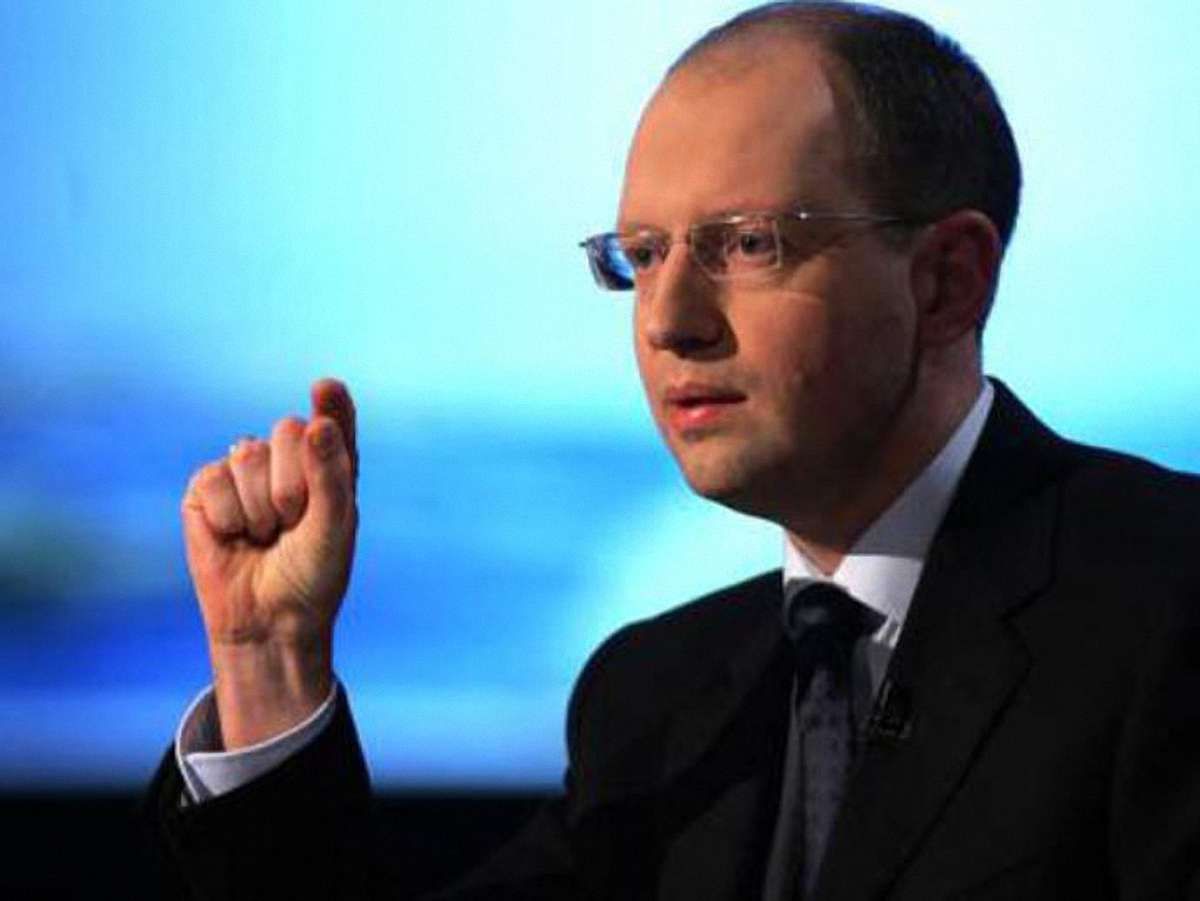 Щоб утримувати владу в країні, треба брехати через ТБ, - політик