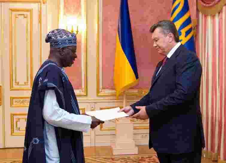 Янукович прийняв вірчі грамоти від шести нових послів