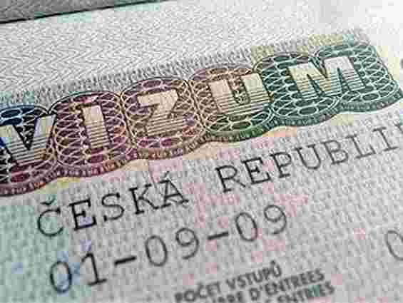 Чехія відновила видачу короткострокових віз українцям