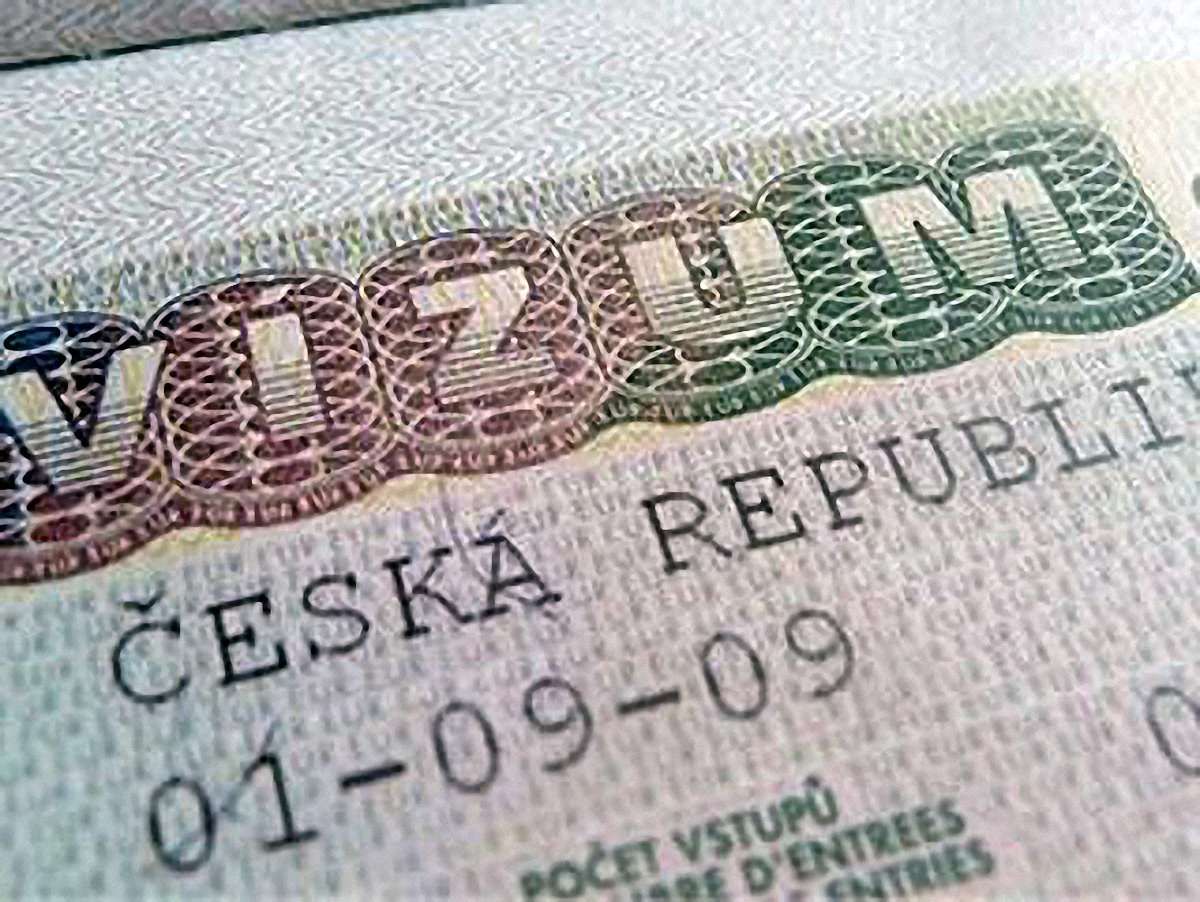Чехія відновила видачу короткострокових віз українцям