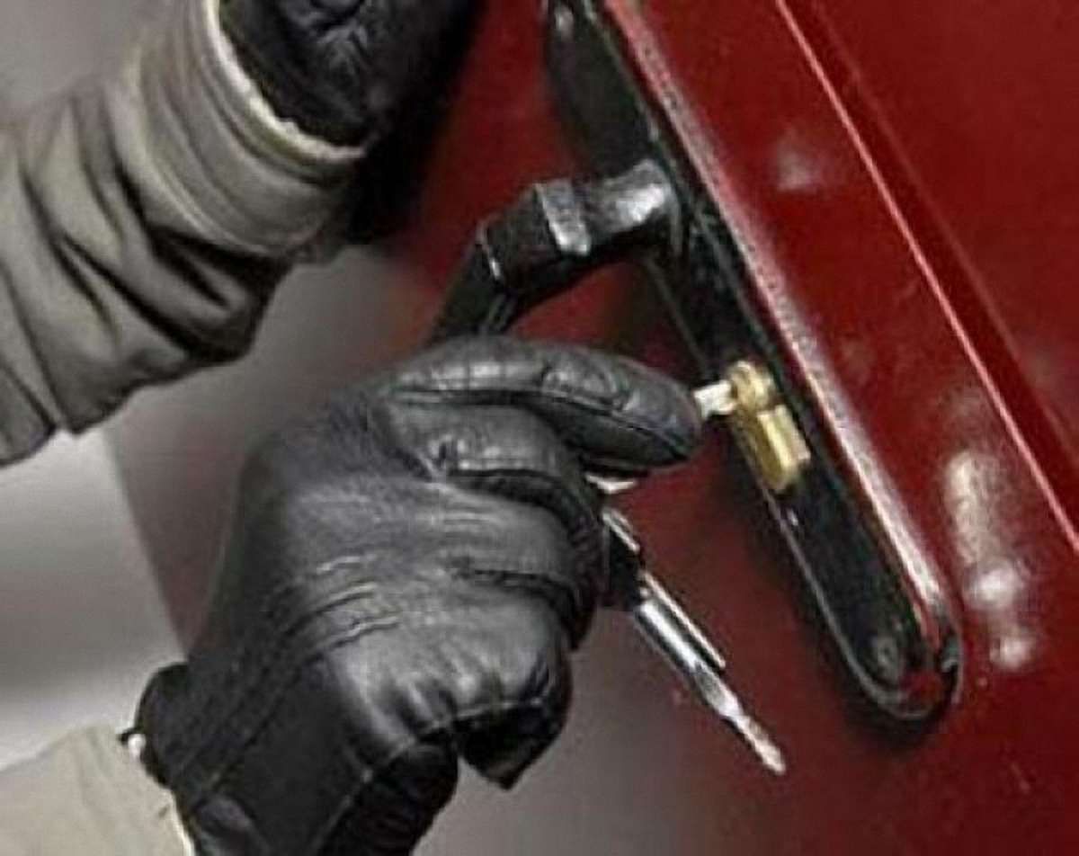 Закохана пара на Львівщині обікрала чотири квартири 